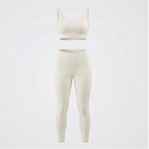 Ensemble de yoga réversible personnalisé et tendance à motif uni pour adultes grandes tailles – Tenue de sport et d'exercice pour la gym et le fitness - Product Image 1