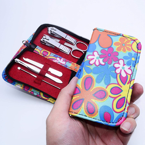 Ensemble professionnel de manucure et pédicure en acier inoxydable 8 pièces avec coupe-ongles 7 en 1, coffret cadeau luxueux pour hommes et femmes - Product Image 1