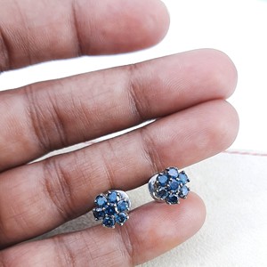 Boucles d'oreilles clous en argent sterling 925 avec diamant bleu rond de 1,17 carat, motif fleur, pour femmes, usage quotidien, vente en gros, bijoux de mariage - Product Image 5