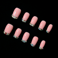 Ongles carrés press-on rose poudré faits main avec pointe en cristal, chaîne de strass, qualité salon, réutilisables, application facile, ajustement personnalisé