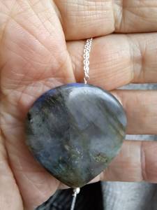 Pendentif en labradorite avec chaîne en argent sterling, bijoux en pierres précieuses faits à la main, design élégant pour femmes, vente en gros, exportation - Product Image 4