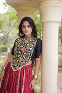 Lehenga de Rayón con Encaje Multiespejo y Bordado Multihilo, con Espejos Reales y Kodi Gota Patti, Largo hasta el Suelo, para Fiesta, con Blusa - Product Image 2