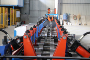 Máquinas formadoras de rollos en frío Z Purlin automáticas de alta calidad Engranaje de línea de producción de marco de acero en forma de <span class=keywords><strong>C</strong></span> - Product Image 6