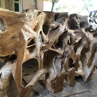 Table console sur mesure en racine de teck massif avec bord naturel, base sculpturale artistique, style rustique moderne, écologique et durable, mobilier de maison