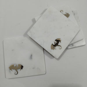 Juego de 4 posavasos de lujo con incrustaciones de latón y piedra de dragón, decorativos y únicos, de mármol bien acabado, hechos en India. - Product Image 1