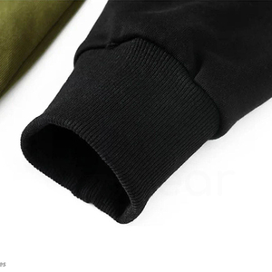 Sudadera de Hombre, Cuello Redondo, Manga Raglán, Color Verde Oliva y Negro, Corte Regular, Tejido de Punto, Color Sólido, para Otoño - Product Image 2