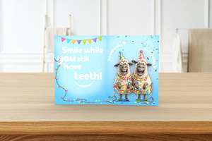 Tarjeta de felicitación de cumpleaños con diseño divertido de oveja, papel con acabado mate, creativa para fiestas, con vibración y música - Product Image 1