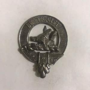 Écusson du blason du clan écossais Mac Duff. Traditionnellement, ces badges sont portés sur un bonnet ou un kilt, ou utilisés comme une broche. - Product Image 4