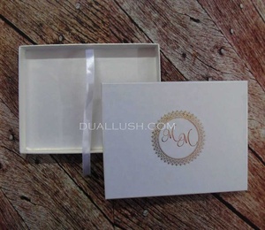 Caja de Regalo Rígida Blanca de Lujo con Tapa Desmontable, Monograma en Lámina Dorada y Cinta de Satén, Caja para Invitaciones de Boda - Product Image 2