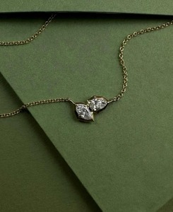 Collar con Colgante de Moissanita Dorada para Mujer, Corte Pera, Engaste de Garra, Cadena de Serpiente Minimalista, Joyería para Uso Diario - Product Image 4