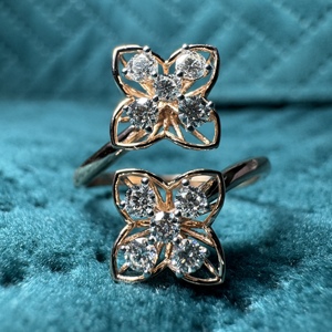 Bague ouverte en or rose 18 carats avec fleur, diamant de laboratoire rond de 0,364 carats, 2,36 g, bijou statement, inspiré de la nature, bague délicate et tendance - Product Image 1