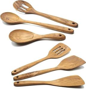 Cuillère de service traditionnelle en bois pour la cuisine et la table - Product Image 2