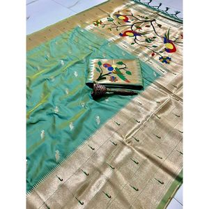 Saree en soie Kanchivram Pethani avec motif de perroquet Zari et bordure Muniya - Product Image 1