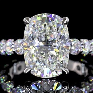 Anillo de Compromiso de Diamantes de Corte Cojín de 5 Quilates con Certificado IGI de Lujo, Platino, Oro Blanco, Banda de Eternidad con Garras Compartidas, Anillo de Boda - Product Image 3