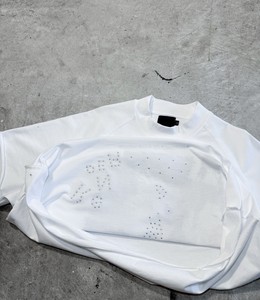 เสื้อยืดสตรีทแวร์ทรงบ็อกซี่แบบครอป ผ้าคอตตอน 100% หนานุ่ม ตกแต่งด้วยคริสตัล พร้อมโลโก้แบบสั่งทำพิเศษสำหรับผู้ชาย - Product Image 3