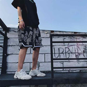 Shorts de bain pour hommes en polyester respirant avec logo personnalisé, taille mi-haute élastique, poches, pour le surf, logo imprimé en relief sur la taille - Product Image 2