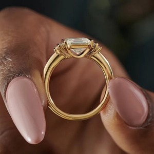 แหวนหมั้นเพชรทรง Asscher Cut น้ำหนัก 3.00 กะรัต สำหรับผู้หญิง ทองคำขาว 14K ตัวเรือนแบบ Prong Setting ดีไซน์เรียบหรู ได้รับการรับรองจาก GRA แหวนแต่งงาน - Product Image 3