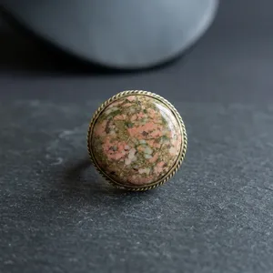 Cabochon en Jaspe Unakite avec sertissage en laiton pour la création de bijoux personnalisés - Product Image 4