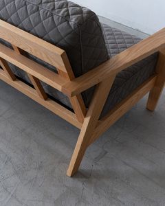 Sofá moderno y elegante de madera maciza con acabados de alta calidad para una sala de estar cómoda. - Product Image 3