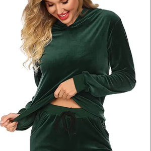 ชุดวอร์มผู้หญิงแบบสั่งทำจากโรงงาน ผ้ากำมะหยี่ปักลายเรียบง่าย สวมใส่สบาย แห้งเร็ว มีฮู้ด ผลิตจากโพลีเอสเตอร์ 100% แบบ 2 ชิ้น ทรงสั้นเข้ารูป - Product Image 1