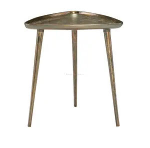 Mesa auxiliar de metal dorado de lujo con tapa de cristal para dormitorio y sala de estar Mesa de decoración de sala de estar de metal pulido Zahid Exports - Product Image 1