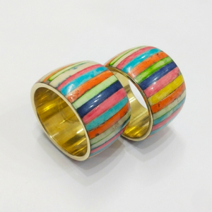 Ensemble d'anneaux de serviette multicolores en os pour une décoration de table vibrante, porte-serviettes artisanal à motif rayé, accessoire de table de luxe style bohème - Product Image 3