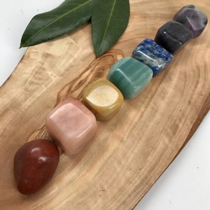 Juego de Piedras de Cuarzo para Terapia Dinámica de 7 Chakras, Multicolor, Ecológicas, con Cristales Tallados de Amatista para Feng Shui - Product Image 1