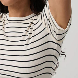 T-shirt femme coupe ajustée et décontractée, design épuré, matière douce et confortable, personnalisable avec logo, prix abordable, collection 2026 - Product Image 4