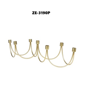 Candélabre moderne en bois naturel en forme de cœur doré avec cinq porte-bougies pour la décoration de Noël à la maison - Product Image 2