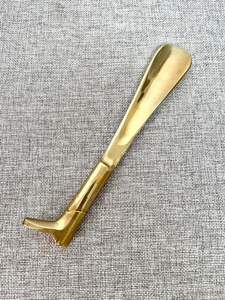 Elegante Calzador de Latón con Gancho para Colgar, Opción de Almacenamiento Fácil para Armario, Entrada o Área de Vestidor - Product Image 5