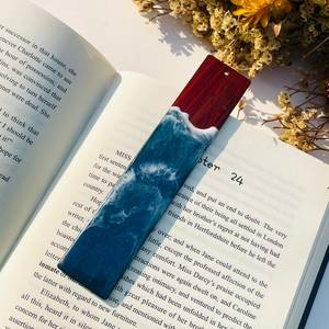 Marque-page décoratif en résine avec pétales de fleurs séchées et feuilles d'or, fait main, design Art Déco, forme ronde, HF Industries, Diwali - Product Image 1