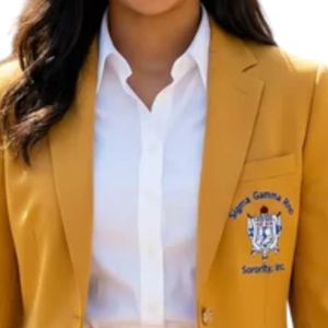 Chaqueta Deportiva Dorada para Mujer con Escudo Bordado de Sigma Gamma Rho, Chaqueta Formal de Hermandad Griega, Chaqueta de Negocios Personalizada - Product Image 4