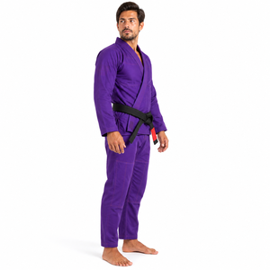 Traje de BJJ premium diseñado para la práctica de grappling con costuras reforzadas, tela transpirable y movimiento sin restricciones durante la intensa actividad. - Product Image 4