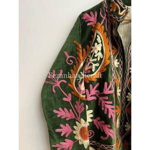 Nouvelle collection Veste en velours matelassé brodée de fleurs, broderie à la main de style ouzbek Suzani, deux poches latérales, unisexe, séchage rapide - Product Image 3