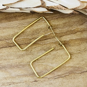 Boucles d'oreilles créoles rectangulaires minimalistes, modèle populaire, en laiton pour hommes, finition laiton antique, design géométrique, vente en gros/OEM/ODM - Product Image 4