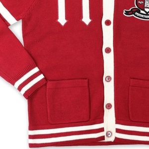 Cardigan rouge tricoté pour homme Divine Nine Nude avec bordure blanche et motif patch, manches longues, col en V, boutons sur le devant, pour l'automne - Product Image 4