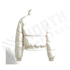 เสื้อแจ็คเก็ตบอมเบอร์สีขาวสำหรับผู้หญิง ฤดูหนาว กันลม หนา บุด้วยโพลีเอสเตอร์ คอตั้ง แขนยาว สีพื้น ซิปปิด แบบสั้น - Product Image 2