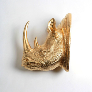 Buste mural puissant en bronze antique en forme de tête de taureau, avec des cornes courbées spectaculaires, disponible à prix de gros. - Product Image 3