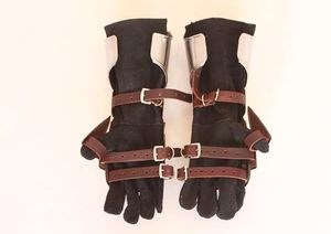 Fabricant fiable de gants métalliques avec doublure en cuir confortable pour costumes d'histoire, reconstitutions historiques et spectacles sur scène - Product Image 2