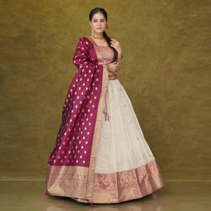 Lehenga Choli Kota Chex con Dupatta de Tejido Rico, Borde Banarasi Intrincado, Falda Acampanada, Blusa de Diseñador, Ropa Festiva Tradicional - Product Image 1