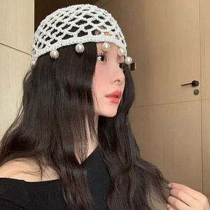 Bonnet à oreilles couvrantes en crochet multicolore fait main, en laine tricotée, chaud pour l'hiver, avec pompons, confortable - Product Image 2