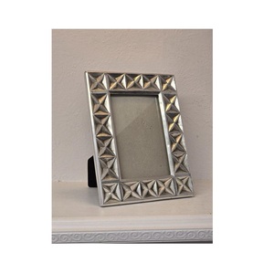 Cadre photo en métal doré ivoire de luxe et haut de gamme avec couvercle, personnalisé, magnifique pour la décoration intérieure - Product Image 1