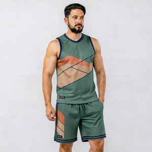 Conjunto deportivo de verano para hombre, camiseta sin mangas y pantalones cortos con estampado geométrico verde, cuello redondo, de poliéster tejido de secado rápido. - Product Image 1