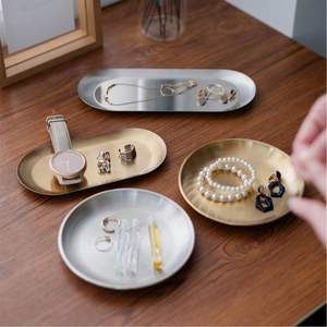 Plateau de service rond en métal doré de luxe, organiseur de bijoux en laiton décoratif, plateau de rangement pour cosmétiques et parfums pour la maison, l'hôtel et les mariages - Product Image 6