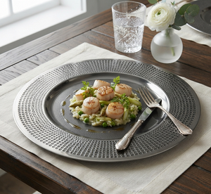 Assiette de présentation ronde en argent gravée, idéale pour les mariages, les réceptions et la restauration, ustensile de service alimentaire métallique - Product Image 2