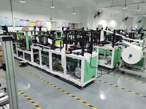 Machines entièrement automatiques de <span class=keywords><strong>fabrication</strong></span> de masques faciaux médicaux jetables non tissés 3 plis, machine de <span class=keywords><strong>fabrication</strong></span> de masques chirurgicaux - Product Image 6