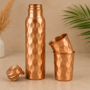 Ensemble d'hydratation en cuivre alvéolé écologique haut de gamme avec verres – Idéal pour la maison, les voyages et les fêtes - Product Image 1