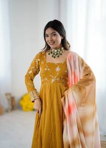 Ensemble Kurta et pantalon traditionnel indien pakistanais pour femmes, couleur moutarde, avec dupatta, longueur cheville, en coton, coupe classique, vêtements ethniques - Product Image 4