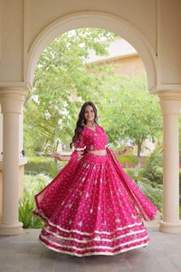 Lehenga choli estilo Navaratri, ropa de boda india de boutique, ropa festiva para mujeres, lehenga choli india exclusiva - Product Image 1