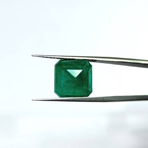 พลอยมรกตทรงแปดเหลี่ยมสีเขียว 9.05 กะรัต จากแซมเบีย - Product Image 5